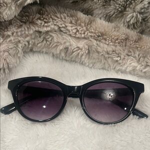 Chic Black Sunglasses